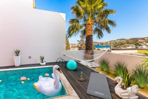 Bazén v ubytovaní PALM BEACH HOME alebo v jeho blízkosti