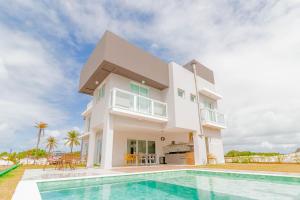 Bazén v ubytování SA06 Excelente Casa 5 Suítes - Reserva de Sauípe nebo v jeho okolí