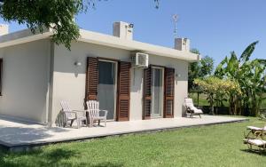 a house with two chairs and a table at La Casa del Viaggiatore in Milazzo