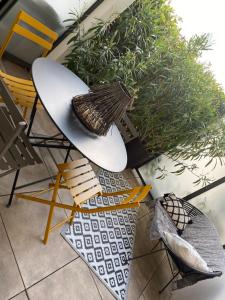 Zdjęcie z galerii obiektu Petit cocon douillet avec terrasse w La Rochelle
