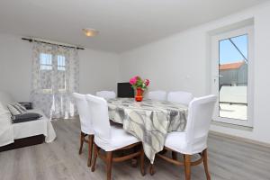 Posedenie v ubytovaní Apartments by the sea Supetarska Draga - Donja, Rab - 15997