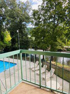 Πισίνα στο ή κοντά στο River Place Condos #204 2BD