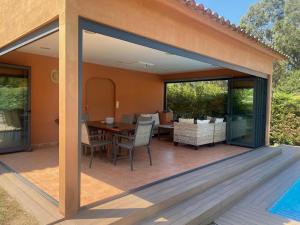 Bazén v ubytovaní Casa con encanto en Gondomar con piscina alebo v jeho blízkosti