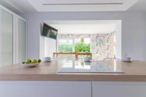 A kitchen or kitchenette at Fidalsa Majestic