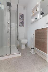 A bathroom at Fidalsa Majestic