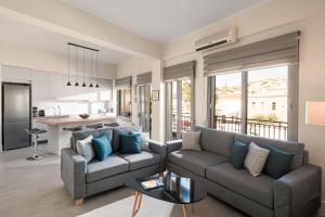 A seating area at The H Experience - The Good Life Archanes - Free parking