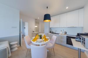 Kuchyňa alebo kuchynka v ubytovaní Apartament A101 Polanki Aqua