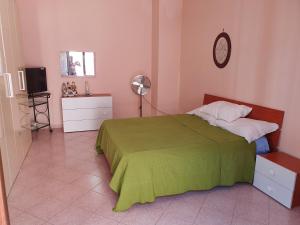 A bed or beds in a room at Casa mia (amalfi coast)