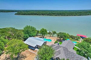 Bird's-eye view ng Spacious Palo Pinto Home Private Dock and Pool