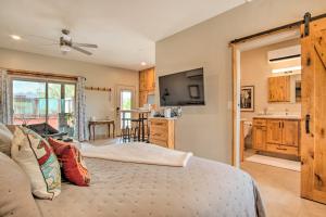 Ruang duduk di Tucson Studio about 10 Mi to Downtown and U of A