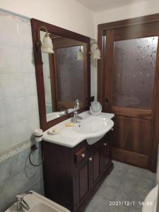 Koupelna v ubytování Maison Vallet CIR VDA-VALTOURNENCHE n 0023 + 14 fotografií