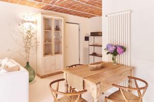a dining room with a wooden table and chairs at AQVAE Unconventional Country House 
