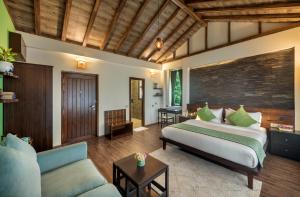 Uma cama ou camas num quarto em Hotel Eagles Nest