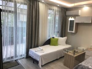 A bed or beds in a room at Sunrise City A1, Sarafovo Még 20 kép