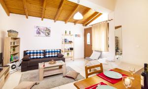 A seating area at Mat Old Town Apartments A