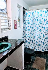 Ένα μπάνιο στο Departamento Riviera