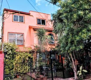 Το κτήριο όπου στεγάζεται  το διαμέρισμα