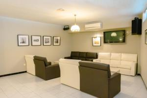 A seating area at Hotel Atalaya I