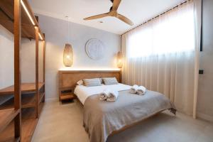 a bedroom with a bed with towels on it at Apartamentos Balisse in Castelldefels
