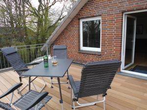 a patio with a table and chairs on a deck at Radlerquartier Edendorf in Itzehoe