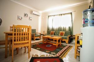 Posezení v ubytování Sweet 3-bed apartment in a resort at North Coast