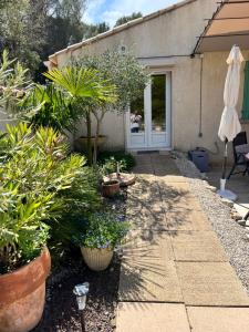Κήπος έξω από το La maison de Beaumes