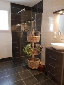 Koupelna v ubytování Charmante Maison entre Lot & Dordogne avec Piscine Privée