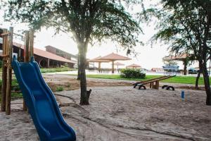 Herní místnost nebo prostor pro děti v ubytování Flat térreo com duas suítes (até 8 pessoas) no Canarius Resort em Gravatá
