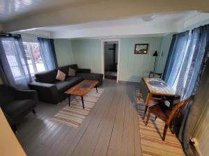 Posezení v ubytování Å Rorbuer - by Classic Norway Hotels