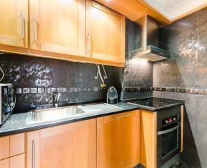 Kuchyň nebo kuchyňský kout v ubytování Aquarium House + 7 fotografií