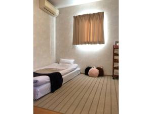 a small bedroom with two beds and a window at Shinshuku - Vacation STAY 73572v in Kyoto