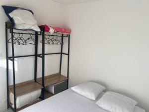 Zdjęcie z galerii obiektu Appart Cabourg Résidence Plein sud Face piscine aqualudique w mieście Cabourg