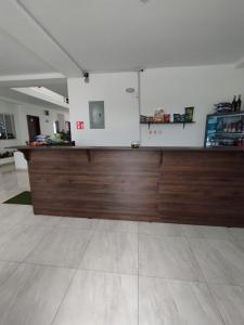 a large wooden counter top in a room at Hostal Las Orquideas in Manta