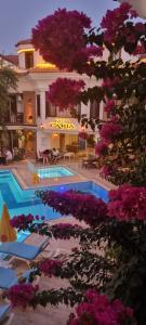 Der Swimmingpool an oder in der Nähe von Dalyan Hotel Nish Caria