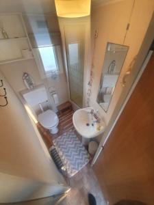 Bilik mandi di Fantasy Island and Beach 6 Berth 545 +12 gambar