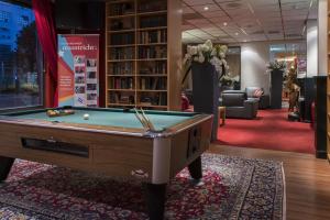 Biliár nebo kulečník v ubytování Bastion Hotel Maastricht Centrum