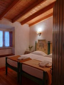a bedroom with a bed and a wooden table at Monte da Casa Branca by Hi Alentejo in São Bartolomeu da Serra