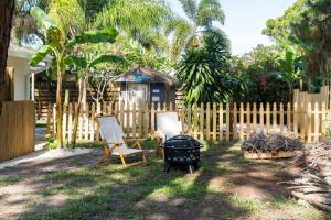 Garður fyrir utan Welcome to The Bray Escape 4 miles to Siesta Key