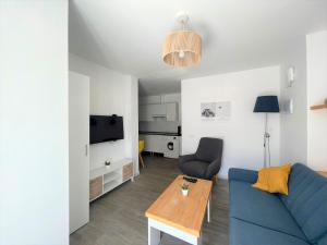 TV a/nebo společenská místnost v ubytování Suite by Hawkins Atico