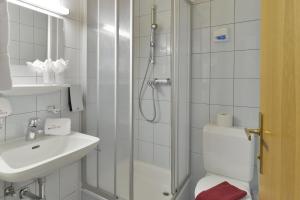 Koupelna v ubytování Hotel Sonnblick + 37 fotografií