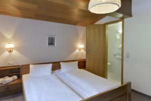 Posteľ alebo postele v izbe v ubytovaní Hotel Sonnblick