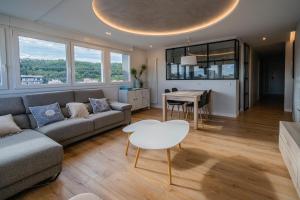Posezení v ubytování Alfonso X - Apartamentos Burgos Deluxe