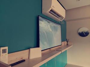 TV a/nebo společenská místnost v ubytování Studio de luxe