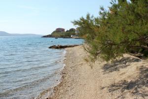Fotografie z fotogalerie ubytování Rooms by the sea Metajna, Pag - 3305 v destinaci Zubovići