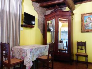 a dining room with a table and chairs and a mirror at Mulino di Prada in Lodi