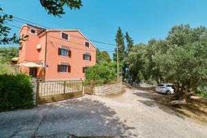 Budova, kde se apartmán nachází
