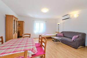 Posezení v ubytování Apartments with a parking space Cunski, Losinj - 7867 + 37 fotografií