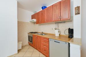 Kuchyň nebo kuchyňský kout v ubytování Apartments with a parking space Cunski, Losinj - 7867