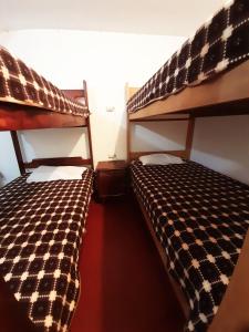 Krevet ili kreveti na kat u jedinici u objektu Maypa Lima Airport