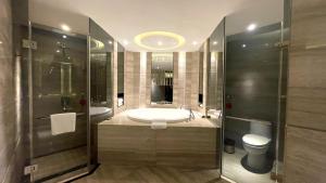 Koupelna v ubytování Ramada Foshan Hotel
